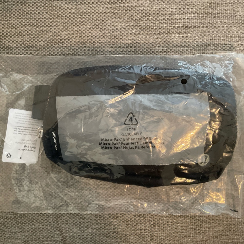 Lululemon Everywhere Belt Bag in Black